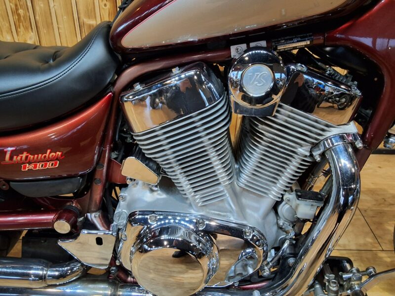 Suzuki Intruder Piekny motocykl z dużym silnikiem BARDZO ZADBANY 1400 bobber