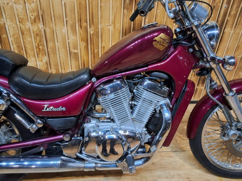 Suzuki Intruder Piekny motocykl idealny na pierwszy , po regulacjach, stan bdb