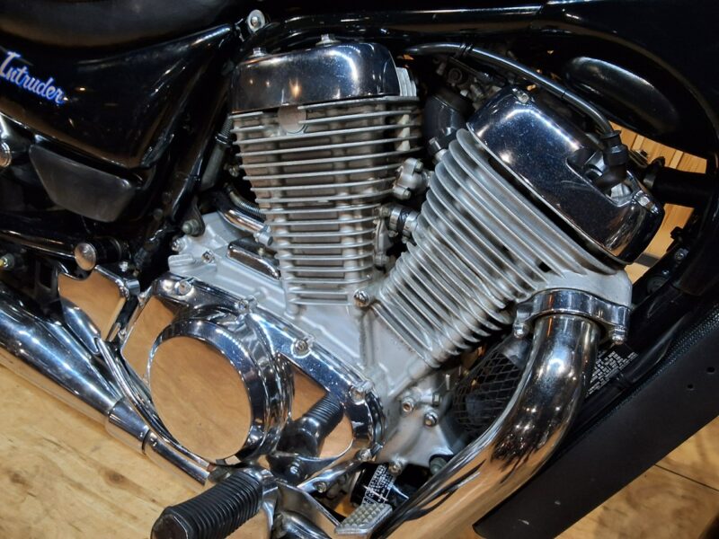 Suzuki Intruder Piekny motocykl idealny na pierwszy , po regulacjach, stan bdb
