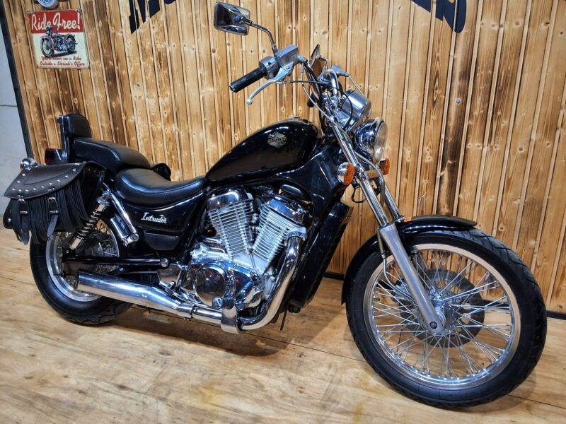 Suzuki Intruder Piekny motocykl po regulacjach, stan bdb 750 zadbany