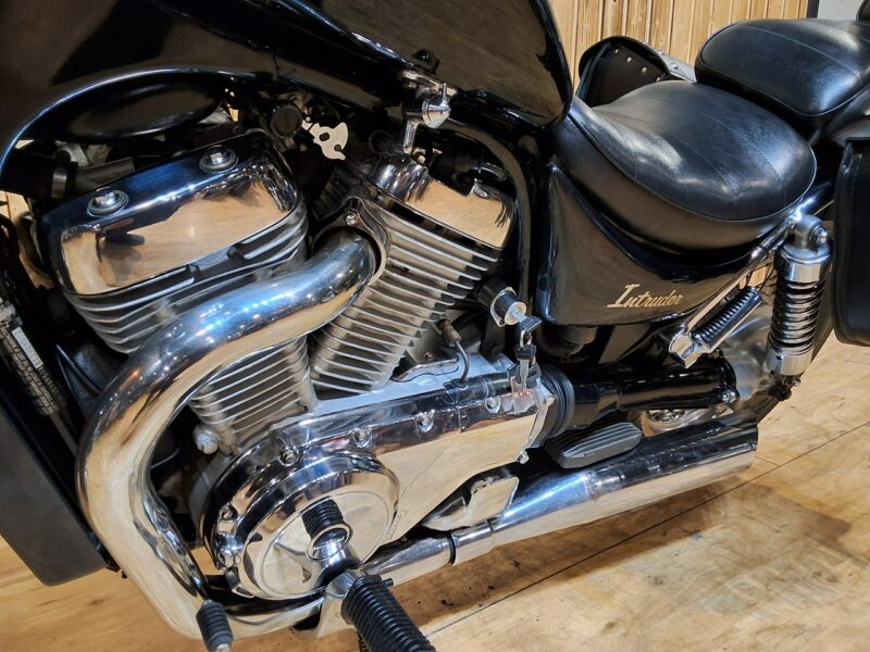 Suzuki Intruder Piekny motocykl po regulacjach, stan bdb 750 zadbany