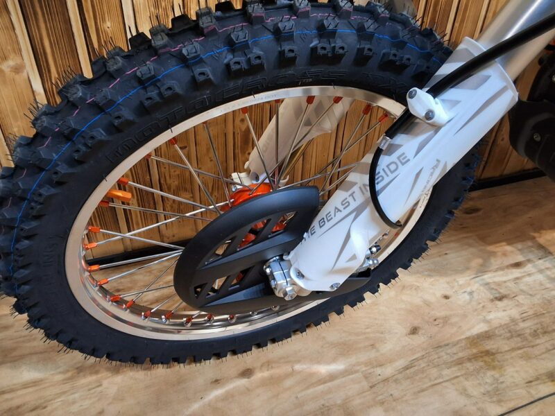 ASIX Inny XR-99 ASIX XR99 CROSS kros o pojemności 300 z 26 konnym silnikiem HIT