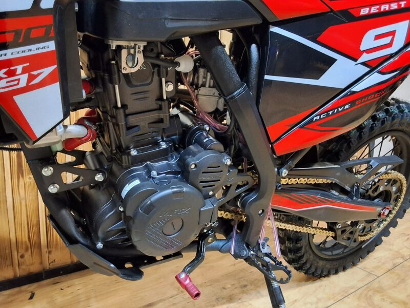 ASIX Inny XT 97 ASIX XT-97 CROSS kros o pojemności 300 z 26 konnym silnikiem HIT