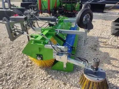 Zamiatarka hydrauliczna do dróg, ulic, kostki, betonu dużych powierzchni płaskich.
