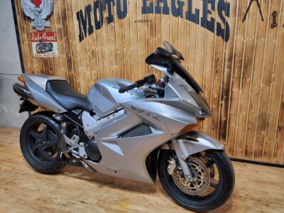 Honda VFR ## ZADBANY ## BŁYSZCZY # technicznie super# raty KUP ONLINE