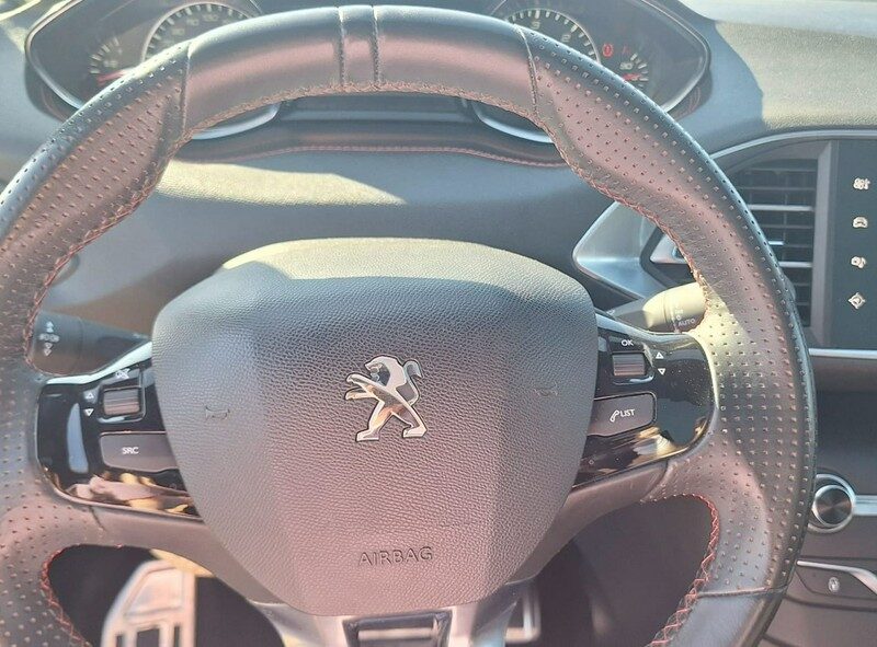 Peugeot 308 biała perła automat GT Line ledy xsenon navi T9 (2014-2021)