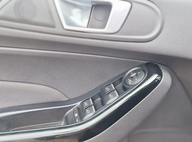 Ford Fiesta climatronic automat ledy camera cofania Mk7 (2008-)