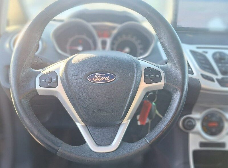 Ford Fiesta Climatronic titanium navi Mk7 (2008-)