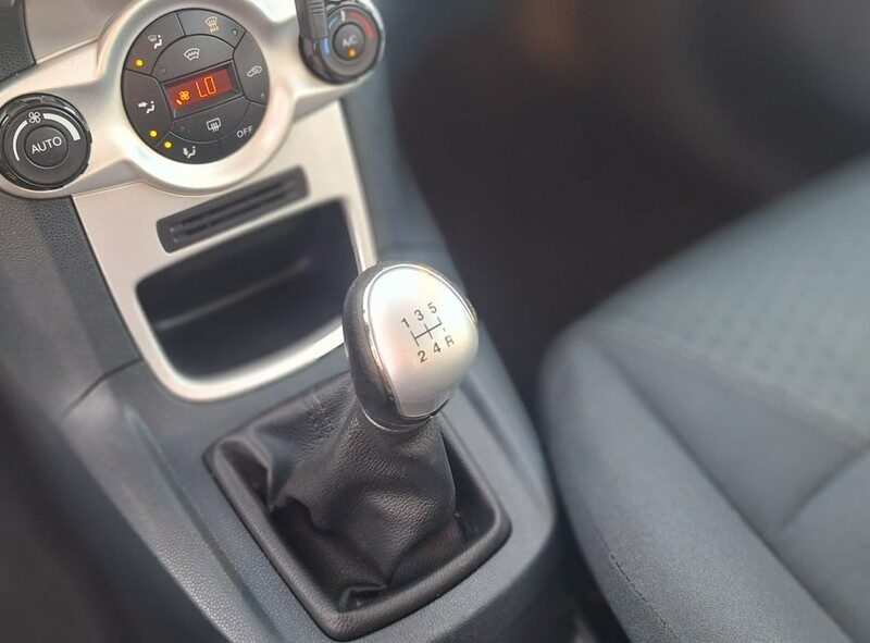 Ford Fiesta Climatronic titanium navi Mk7 (2008-)