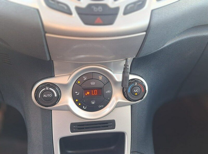 Ford Fiesta Climatronic titanium navi Mk7 (2008-)