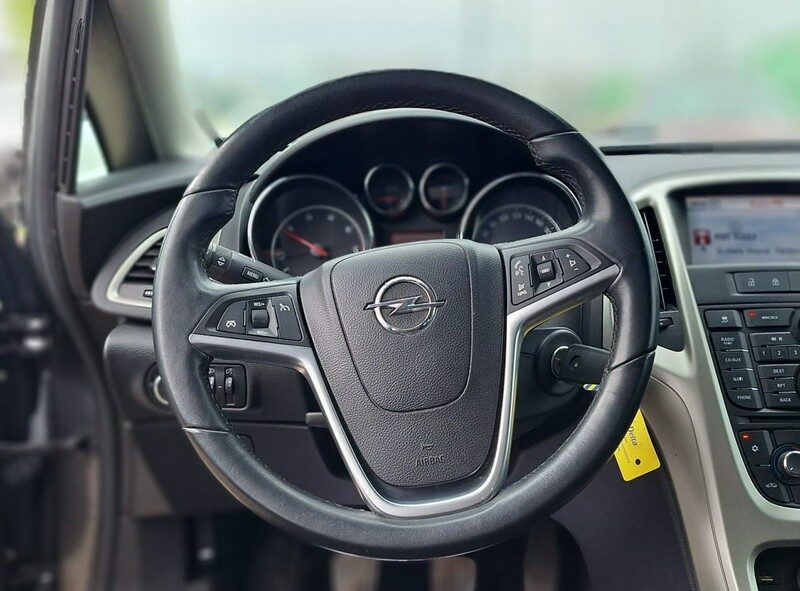 Opel Astra Duża Navi sports tourer J (2009-2019)