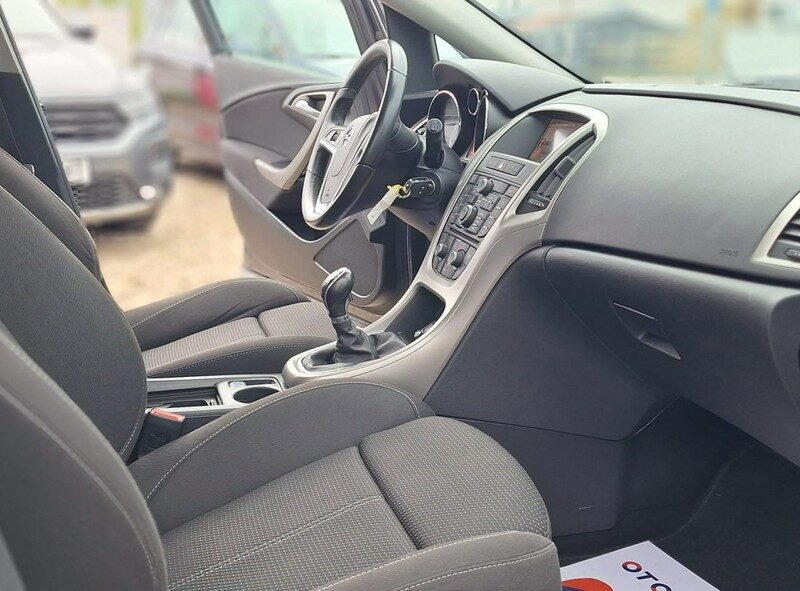 Opel Astra Duża Navi sports tourer J (2009-2019)