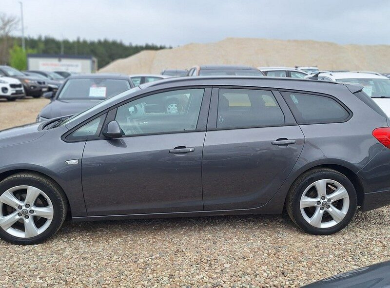 Opel Astra Duża Navi sports tourer J (2009-2019)