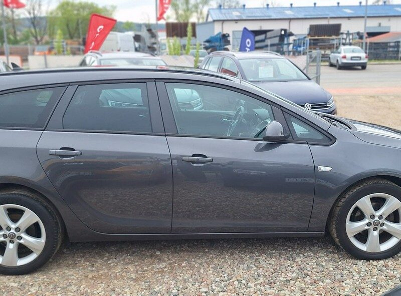 Opel Astra Duża Navi sports tourer J (2009-2019)