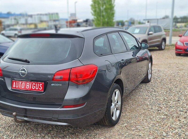 Opel Astra Duża Navi sports tourer J (2009-2019)