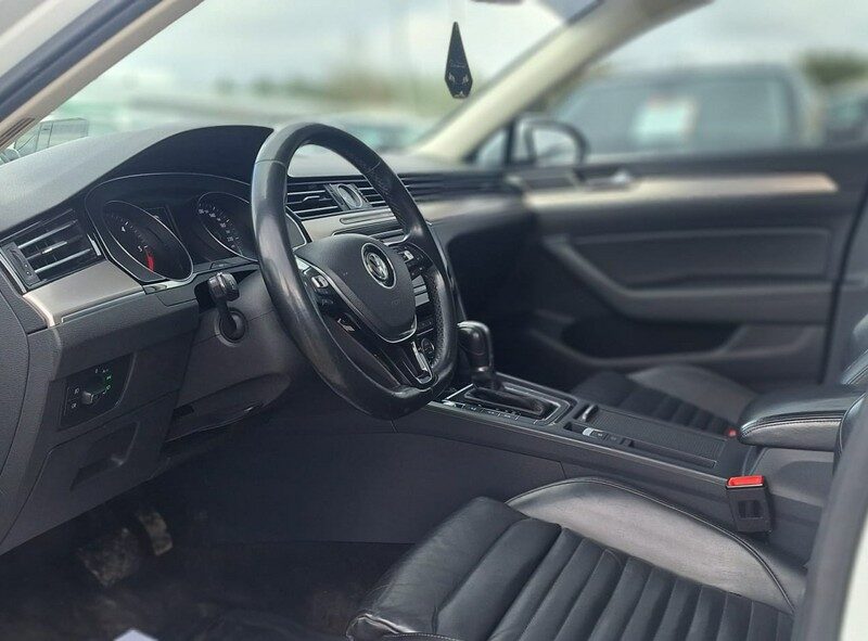 Volkswagen Passat highline xenon Ledy automat dsg 1 rej 2015 4 motion vebasto B8 (2014-2023)
