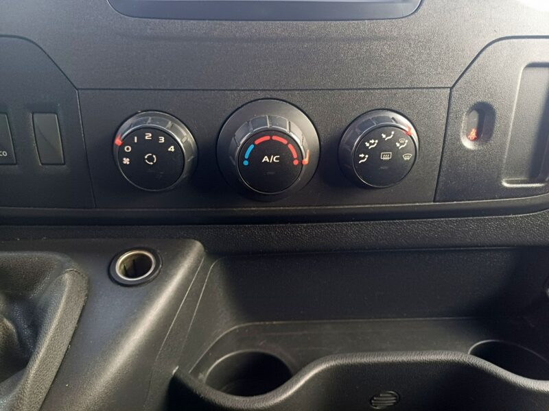 Renault Master 2.3 dci 130KM Nawigacja Przebieg: 110.900 km