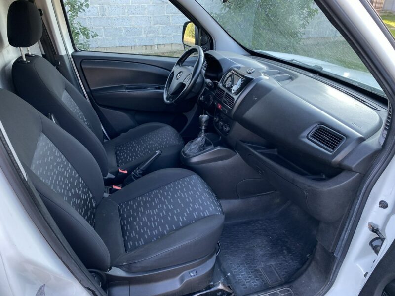 Opel Combo 1.4T 120KM LPG Nowa Instalacja Gazowa Przebieg 120tys km