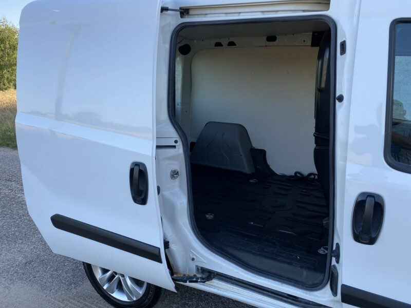Opel Combo 1.4T 120KM LPG Nowa Instalacja Gazowa Przebieg 120tys km