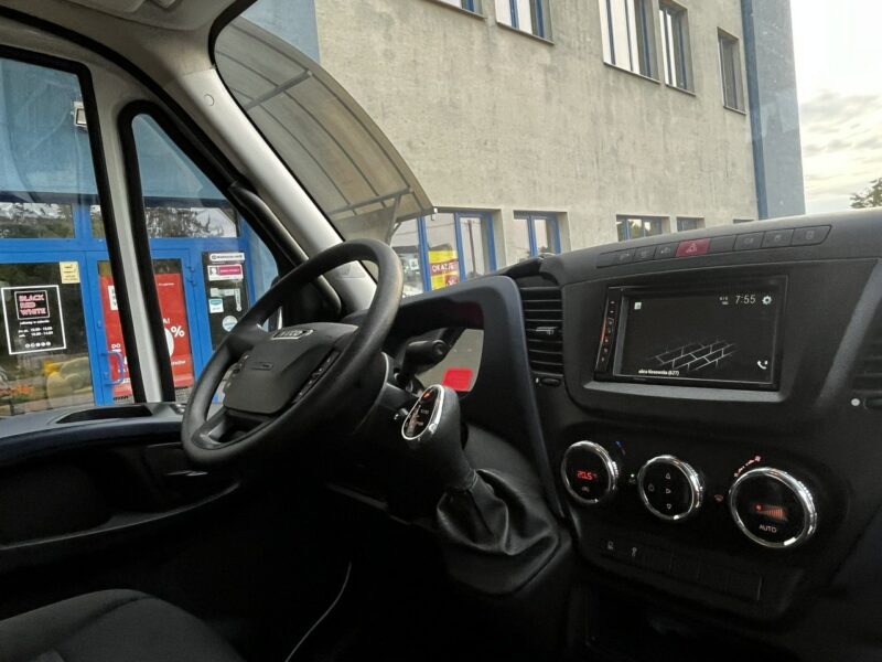 Iveco Daily 35C16 V Iveco Daily 35-160 Hi Matic Kontener Winda Climatronic Kamera 3-Osobow