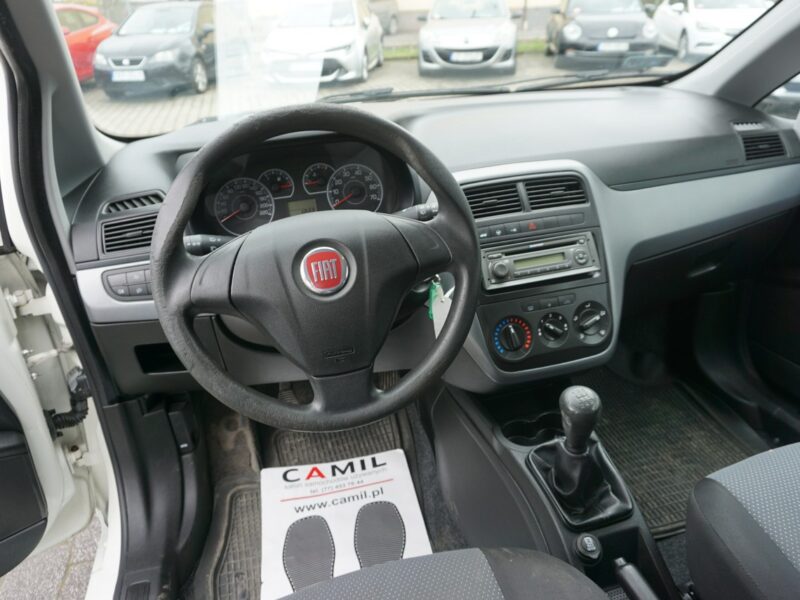 Fiat Punto zarejestrowany, ubezpieczony, salon polski