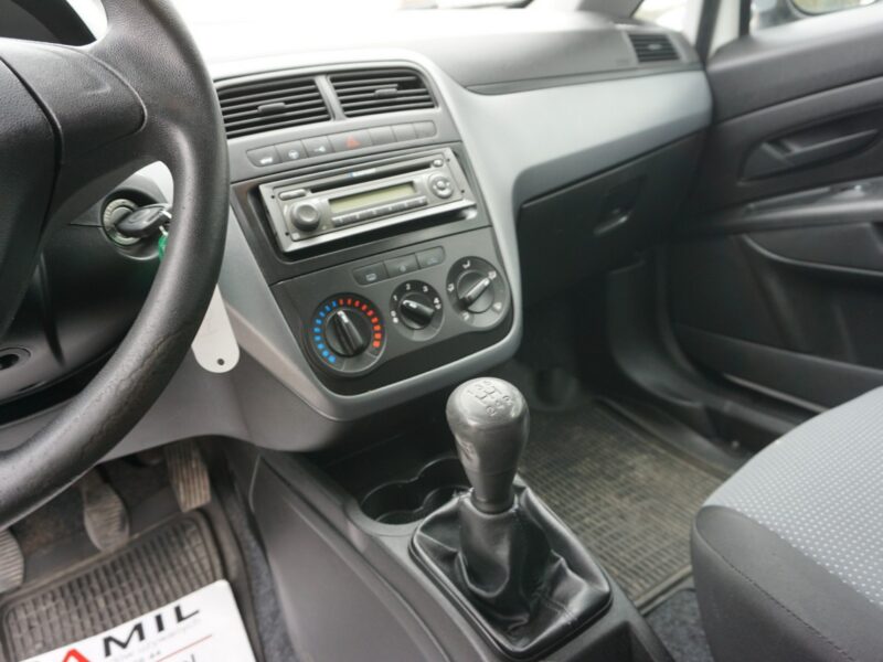 Fiat Punto zarejestrowany, ubezpieczony, salon polski