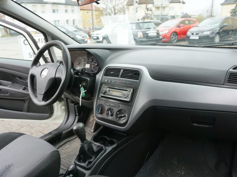 Fiat Punto zarejestrowany, ubezpieczony, salon polski
