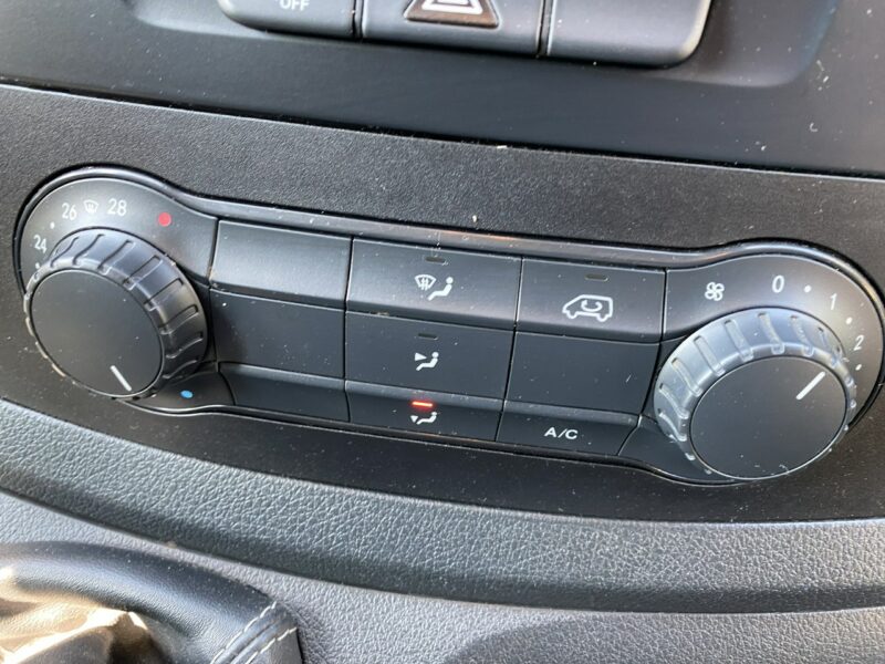 Mercedes Vito Tempomat/Drzwi boczne/Hak/Klimatyzacja/3 miejsca/Duża paka/z Niemiec