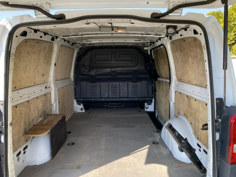 Mercedes Vito Tempomat/Drzwi boczne/Hak/Klimatyzacja/3 miejsca/Duża paka/z Niemiec