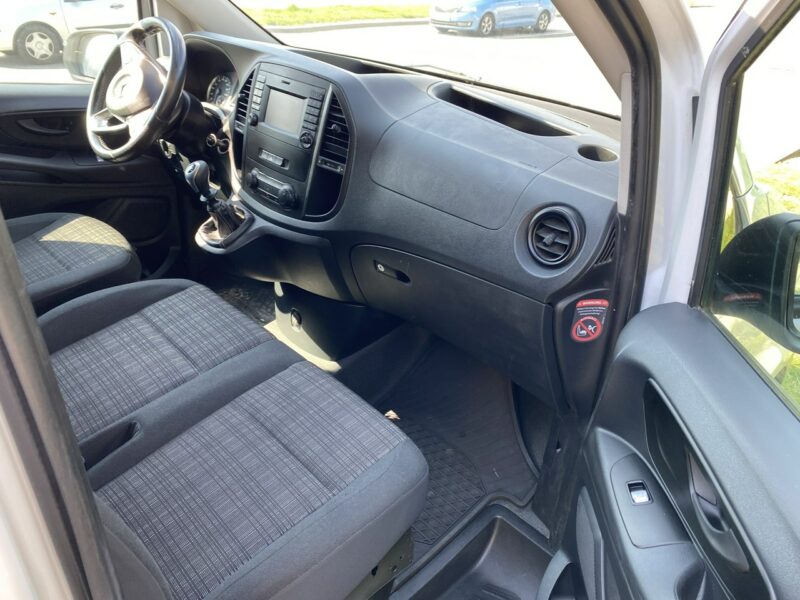 Mercedes Vito Tempomat/Drzwi boczne/Hak/Klimatyzacja/3 miejsca/Duża paka/z Niemiec
