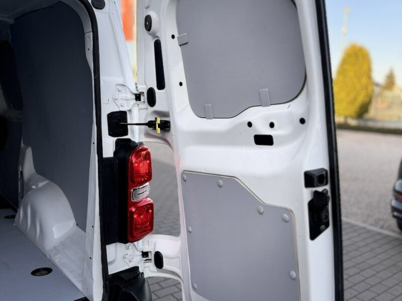 Opel Vivaro 2.0Cdti 122Ps,Long,Nowe opony,Vat-1,netto 56999pln
