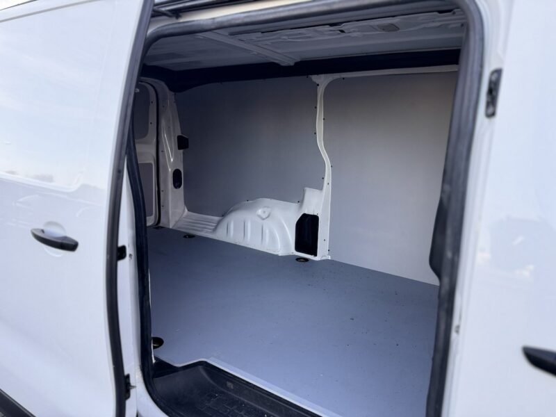 Opel Vivaro 2.0Cdti 122Ps,Long,Nowe opony,Vat-1,netto 56999pln