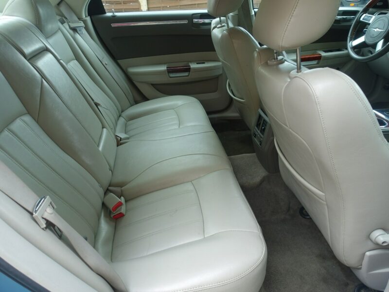 Chrysler 300C 5,7 HEMI/ Automat/ 4x4 / Szyberdach / Zadbany / Lift / Bezwypadkowy
