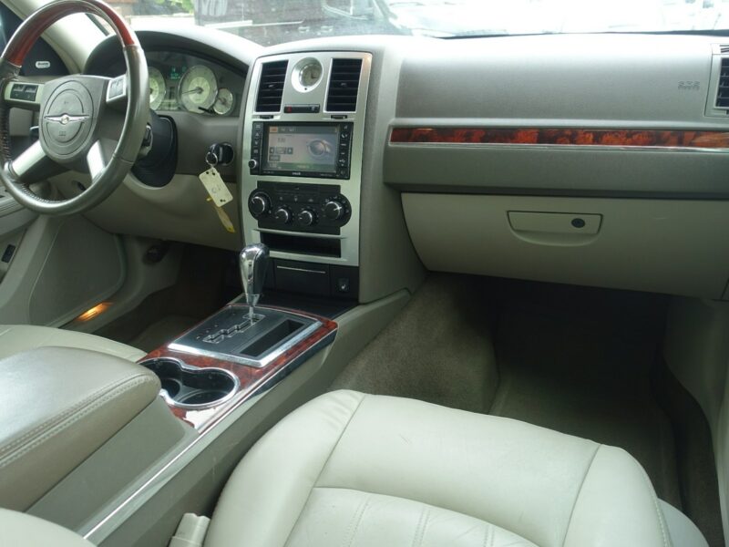 Chrysler 300C 5,7 HEMI/ Automat/ 4x4 / Szyberdach / Zadbany / Lift / Bezwypadkowy