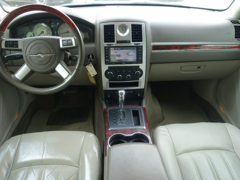 Chrysler 300C 5,7 HEMI/ Automat/ 4x4 / Szyberdach / Zadbany / Lift / Bezwypadkowy
