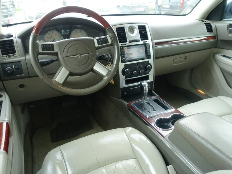 Chrysler 300C 5,7 HEMI/ Automat/ 4x4 / Szyberdach / Zadbany / Lift / Bezwypadkowy