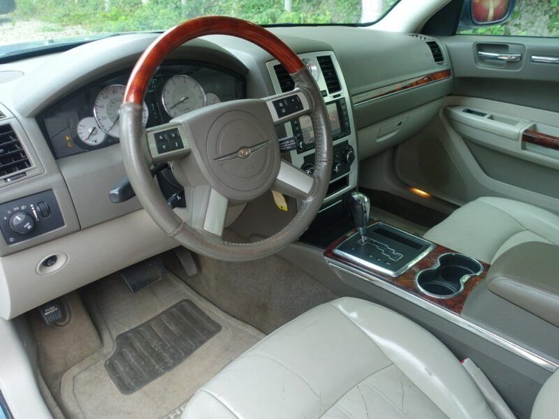 Chrysler 300C 5,7 HEMI/ Automat/ 4x4 / Szyberdach / Zadbany / Lift / Bezwypadkowy