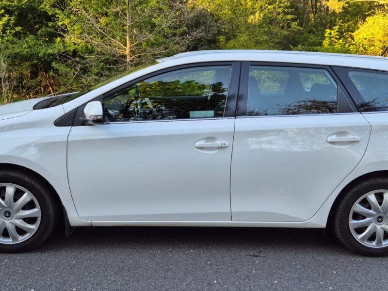 Toyota Auris kombi 2014 1.4 diesel D4D