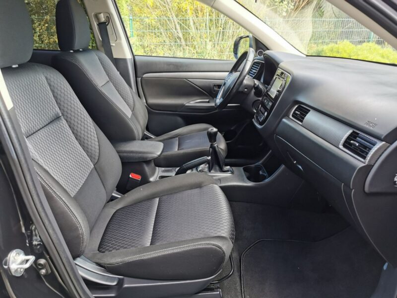 Mitsubishi Outlander 2.0 DID 150KM # Klimatronik # Kamera # Tempomat # Gwarancja III (2012-)