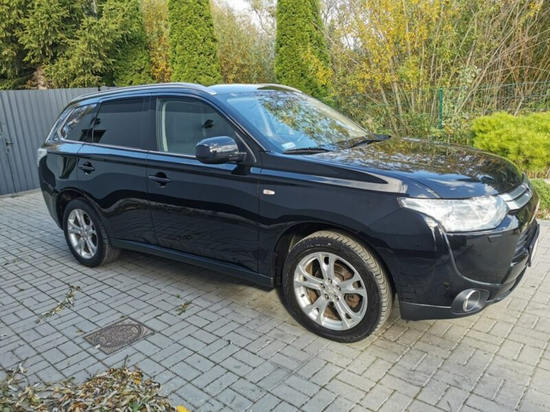 Mitsubishi Outlander 2.0 DID 150KM # Klimatronik # Kamera # Tempomat # Gwarancja III (2012-)