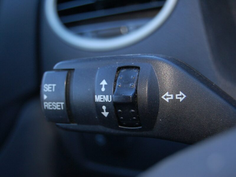 Ford Focus Niezawodna benzyna/Hak/Podgrzewana szyba czołowa/Hak/8 airbag/ESP Mk2 (2004-2011)
