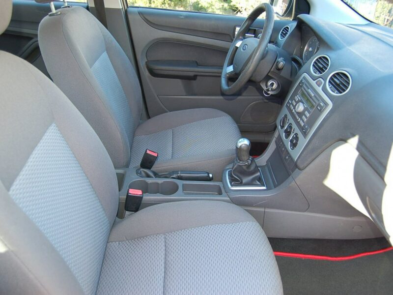 Ford Focus Niezawodna benzyna/Hak/Podgrzewana szyba czołowa/Hak/8 airbag/ESP Mk2 (2004-2011)