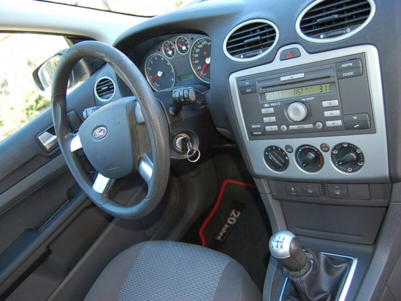 Ford Focus Niezawodna benzyna/Hak/Podgrzewana szyba czołowa/Hak/8 airbag/ESP Mk2 (2004-2011)
