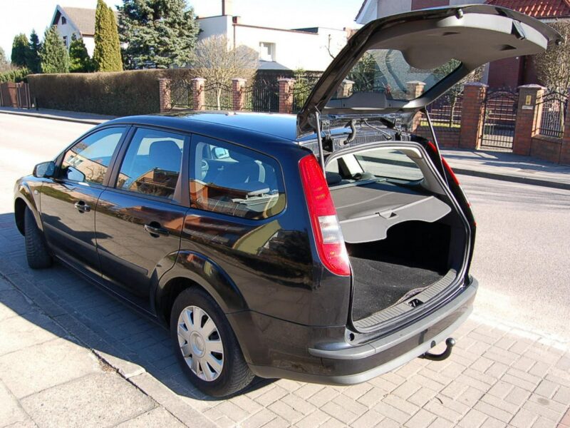Ford Focus Niezawodna benzyna/Hak/Podgrzewana szyba czołowa/Hak/8 airbag/ESP Mk2 (2004-2011)