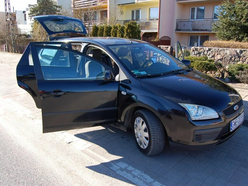 Ford Focus Niezawodna benzyna/Hak/Podgrzewana szyba czołowa/Hak/8 airbag/ESP Mk2 (2004-2011)