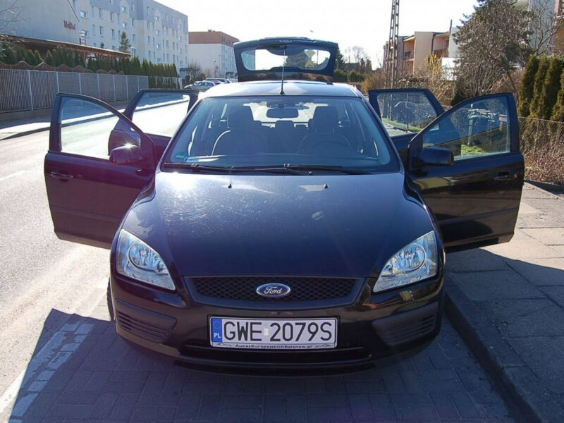 Ford Focus Niezawodna benzyna/Hak/Podgrzewana szyba czołowa/Hak/8 airbag/ESP Mk2 (2004-2011)