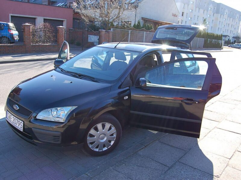 Ford Focus Niezawodna benzyna/Hak/Podgrzewana szyba czołowa/Hak/8 airbag/ESP Mk2 (2004-2011)