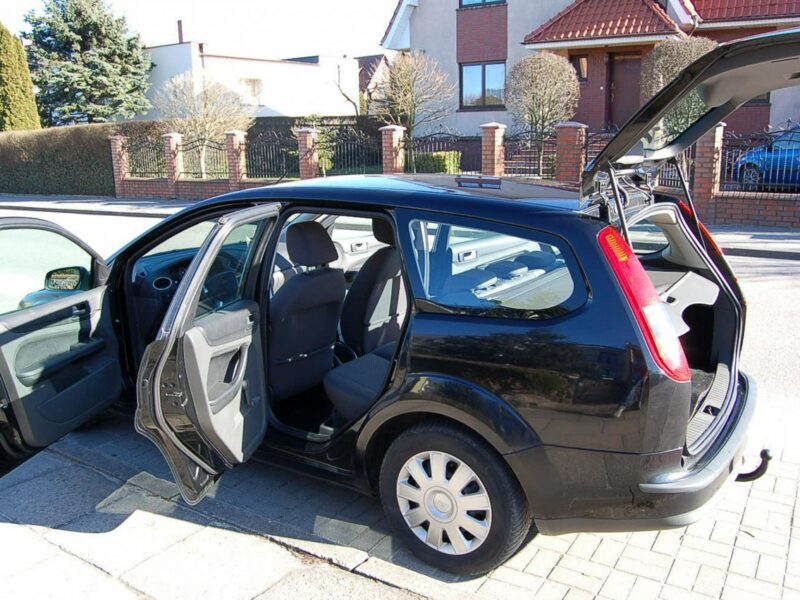 Ford Focus Niezawodna benzyna/Hak/Podgrzewana szyba czołowa/Hak/8 airbag/ESP Mk2 (2004-2011)