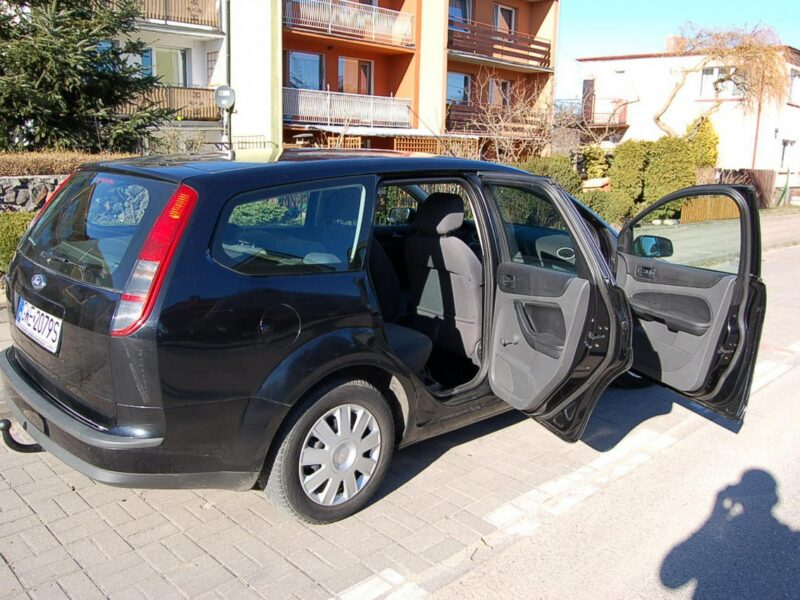 Ford Focus Niezawodna benzyna/Hak/Podgrzewana szyba czołowa/Hak/8 airbag/ESP Mk2 (2004-2011)