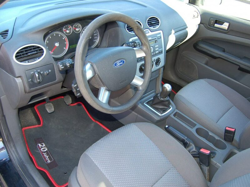 Ford Focus Niezawodna benzyna/Hak/Podgrzewana szyba czołowa/Hak/8 airbag/ESP Mk2 (2004-2011)